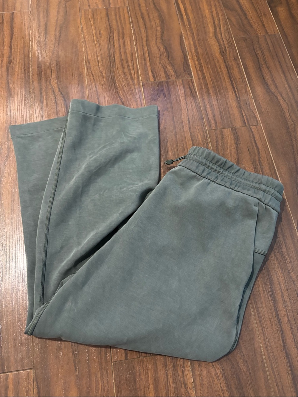 Lululemon Softstreme High-Rise Straight-Legged Cropped Pants - Picture 14 of 16